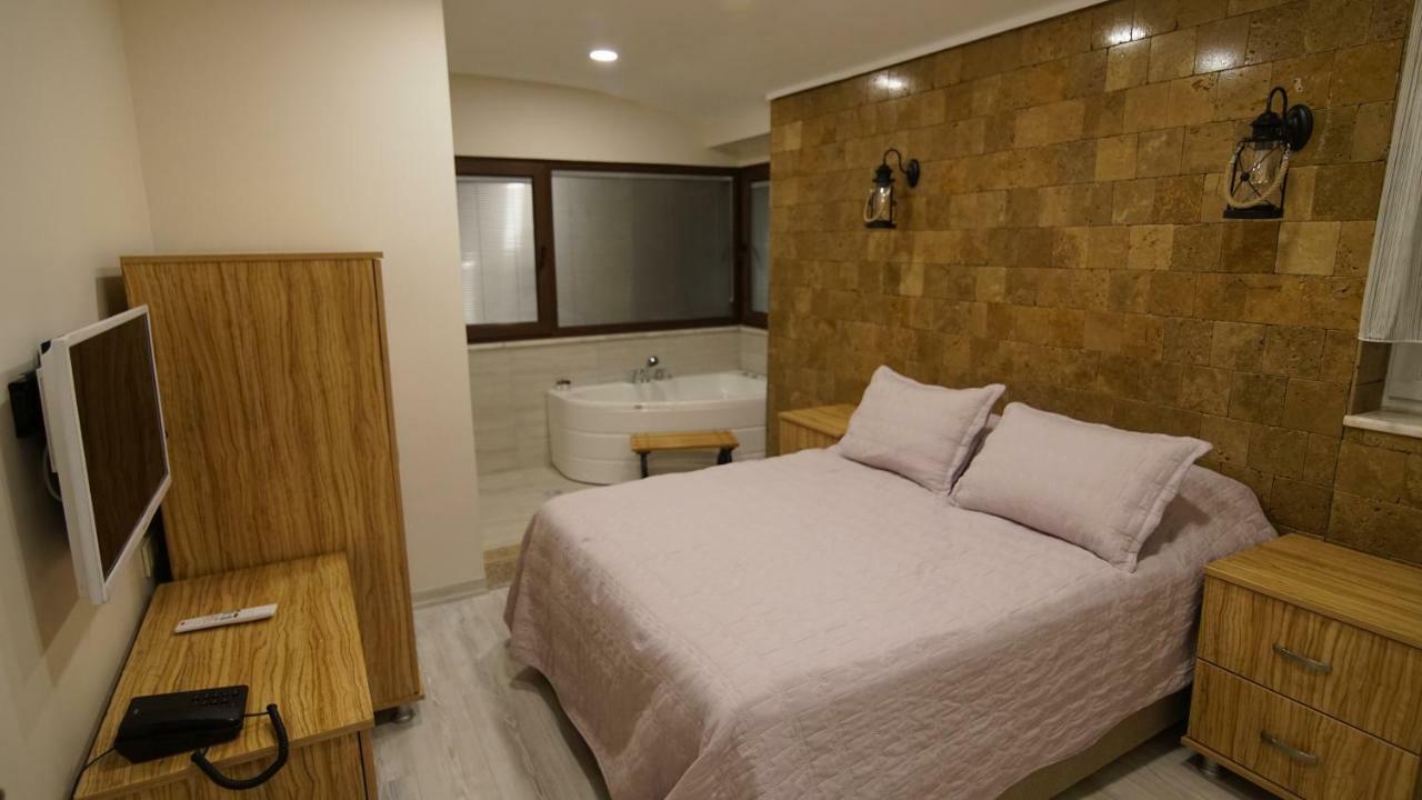 Castle Nolana Hotel Geredeli Екстериор снимка