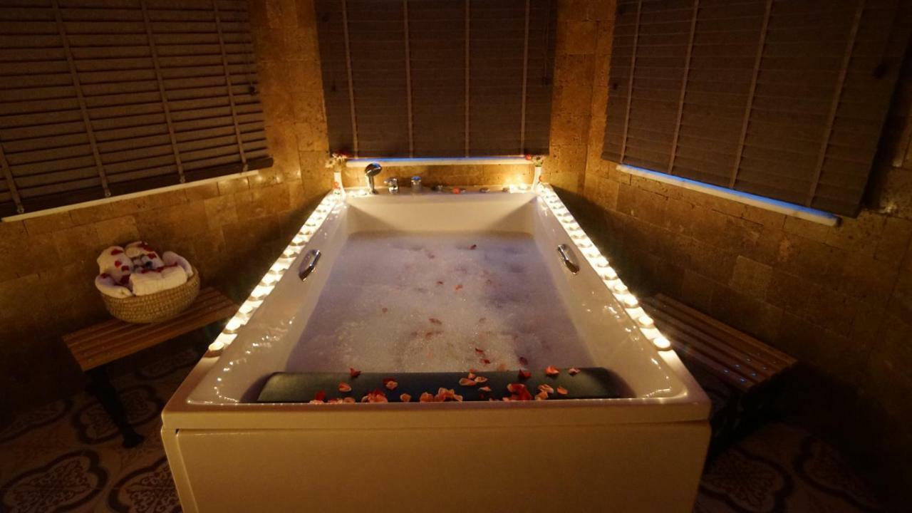 Castle Nolana Hotel Geredeli Екстериор снимка